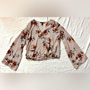 Forever 21 Women’s Size Medium Floral Bell Sleeve Top